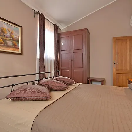 Beautiful Villa In Visnjan With Swimming Pool Višnjan