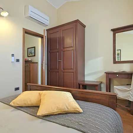 Vila Beautiful Villa In Visnjan With Swimming Pool