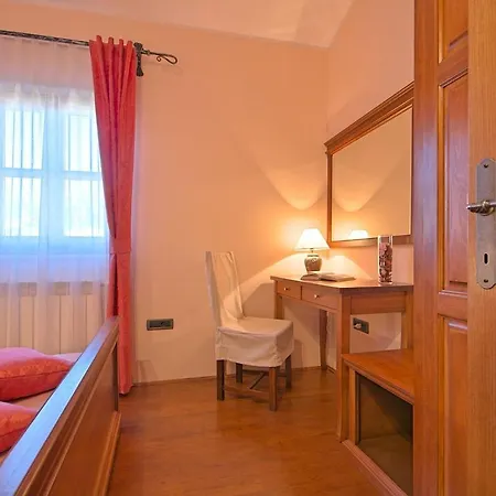 Vila Beautiful Villa In Visnjan With Swimming Pool *