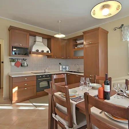 Vila Beautiful Villa In Visnjan With Swimming Pool