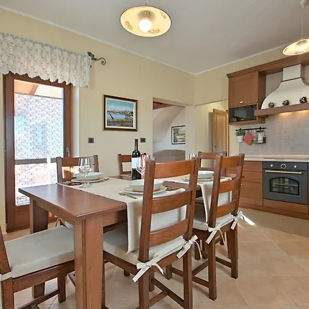 Vila Beautiful Villa In Visnjan With Swimming Pool *