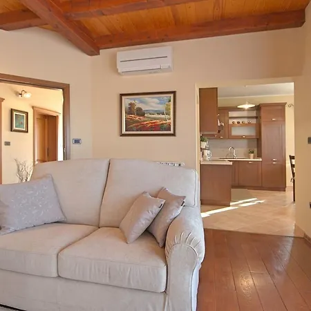 Vila Beautiful Villa In Visnjan With Swimming Pool