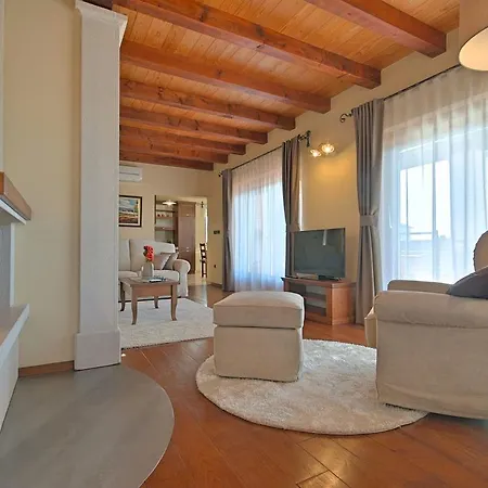 Beautiful Villa In Visnjan With Swimming Pool Višnjan