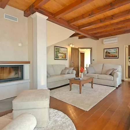 Vila Beautiful Villa In Visnjan With Swimming Pool