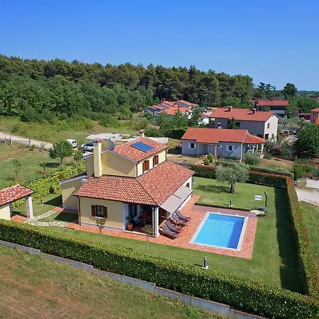 Beautiful Villa In Visnjan With Swimming Pool Vila *