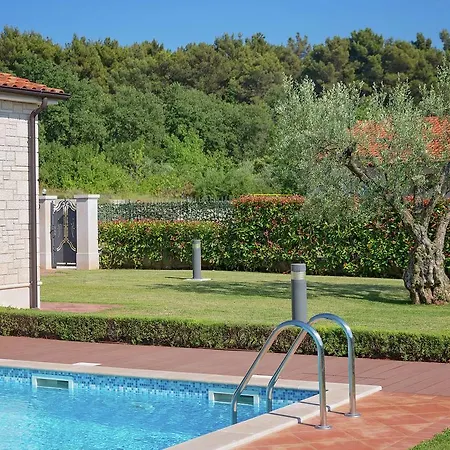 Beautiful Villa In Visnjan With Swimming Pool