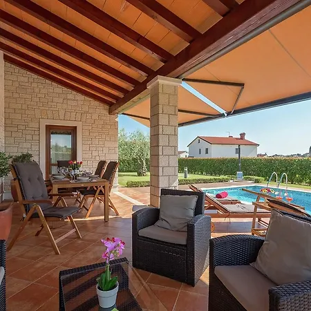 Beautiful Villa In Visnjan With Swimming Pool *