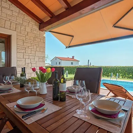 Beautiful Villa In Visnjan With Swimming Pool * Višnjan
