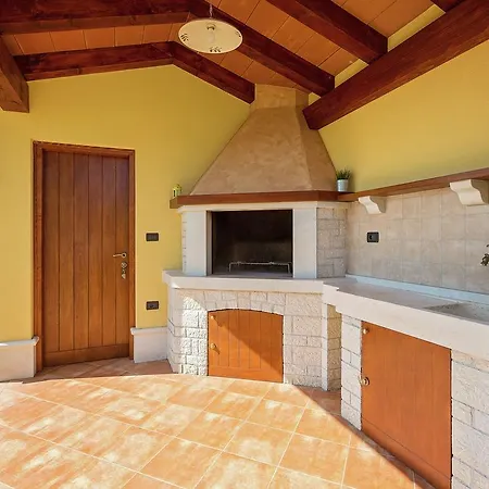 וילה Beautiful Villa In Visnjan With Swimming Pool